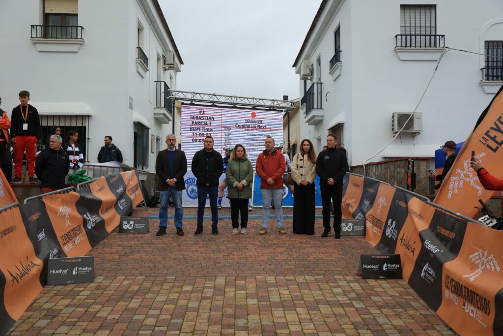 Minuto de silencio previo al inicio de etapa.