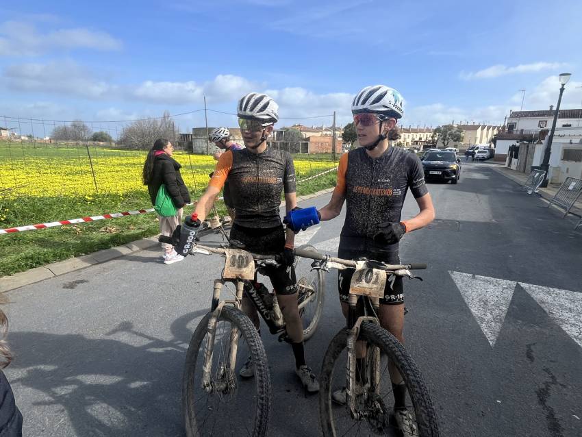 María Reyes Murillo y Natalia Fischer tras conseguir su tercera victoria.